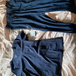 Brand new women scrubs !! Never been wore.